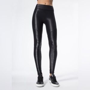 Carbon38 Black High-Waisted Leggings